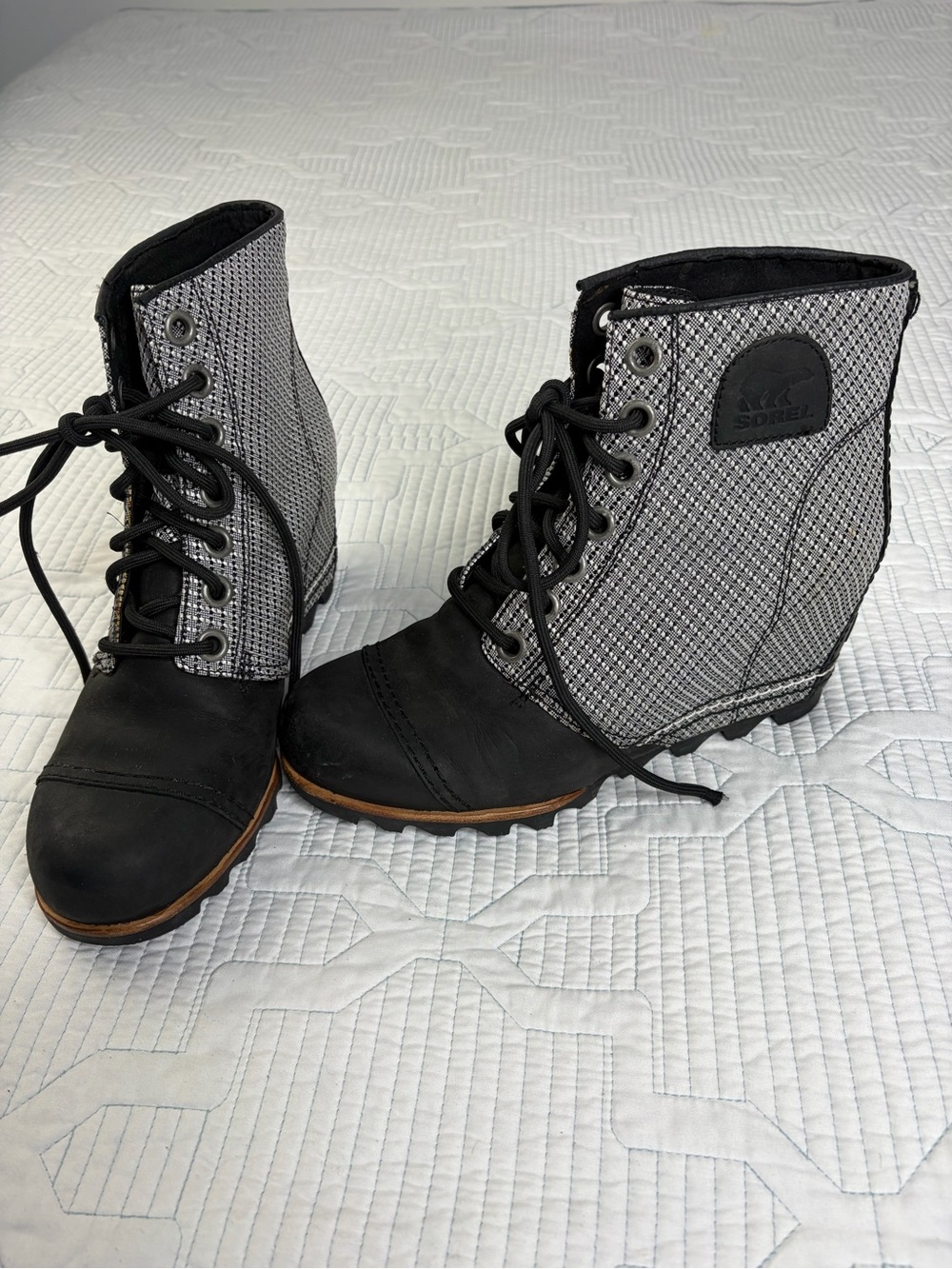 SOREL Lace-Up Ankle Boot Bootie Round Toe Wedge Black/Silver US 9